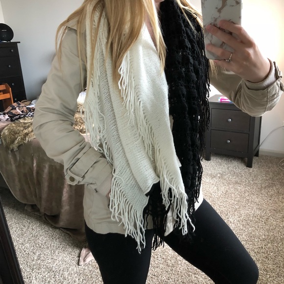 knit b+w infinity scarf - Picture 5 of 6